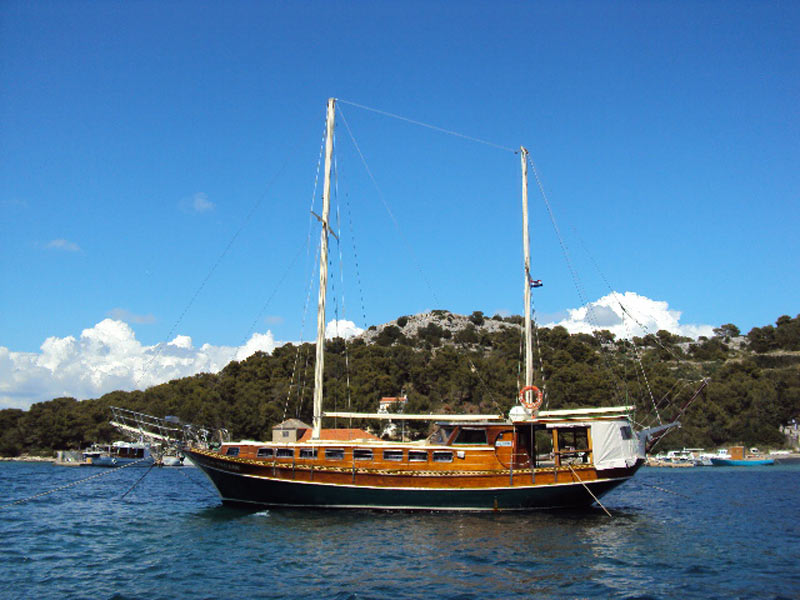 51m Motor Boat